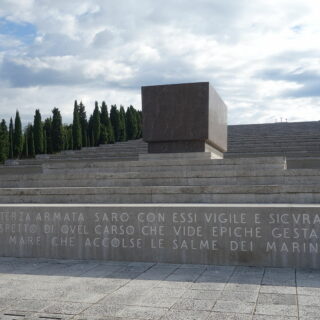 Sacrario_militare_di_Redipuglia_agosto_2014